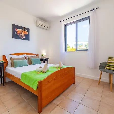 Townhouse In Albufeira Near Stunning Beaches * Албуфейра