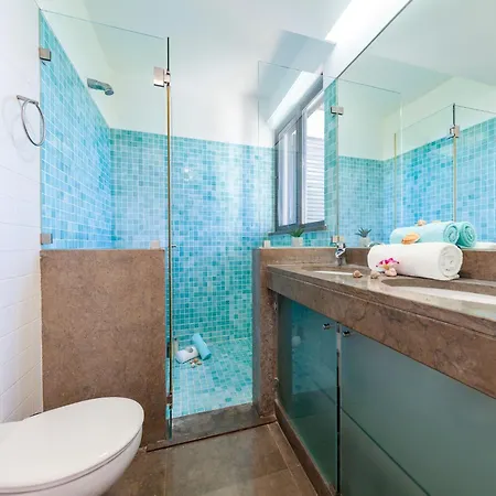 Townhouse In Albufeira Near Stunning Beaches Албуфейра