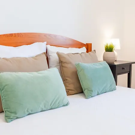Townhouse In Albufeira Near Stunning Beaches * Албуфейра