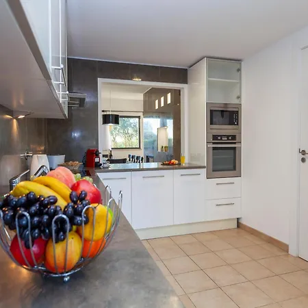 Дом отдыха Townhouse In Albufeira Near Stunning Beaches *