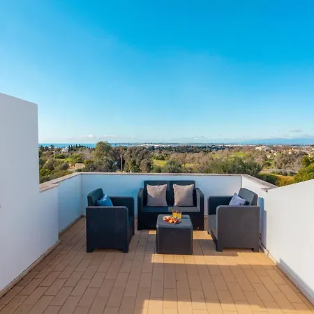 Townhouse In Albufeira Near Stunning Beaches Албуфейра