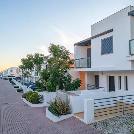 Casa de Férias Townhouse In Albufeira Near Stunning Beaches