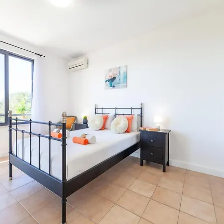 Townhouse In Albufeira Near Stunning Beaches Albufeira
