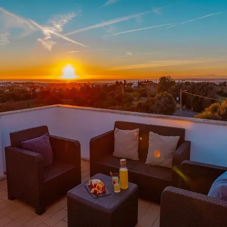Casa de Férias Townhouse In Albufeira Near Stunning Beaches