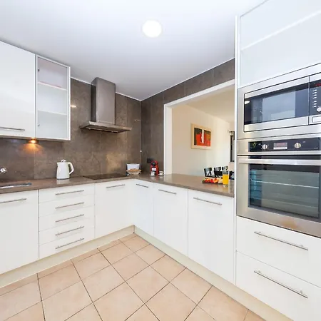 Townhouse In Albufeira Near Stunning Beaches * Albufeira
