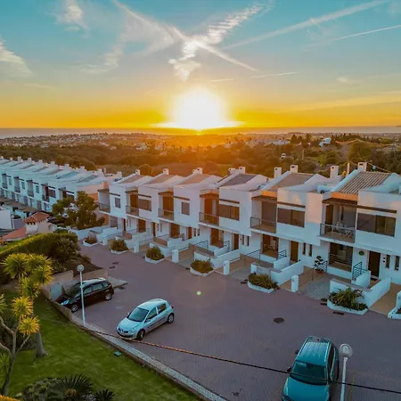 Townhouse In Albufeira Near Stunning Beaches Casa de Férias *