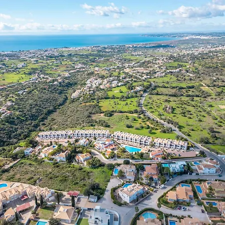 Casa de Férias Townhouse In Albufeira Near Stunning Beaches